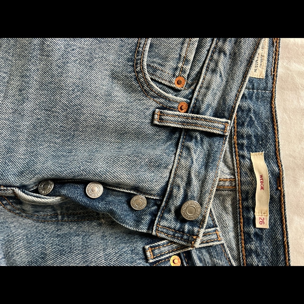 Levi’s Wedgie 26